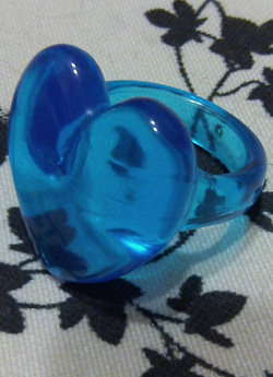 Отдается в дар «Голубое пластиковое колечко»