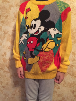 Отдается в дар «Детский веселенький и тепленький свитер на возраст 10-11 лет.»