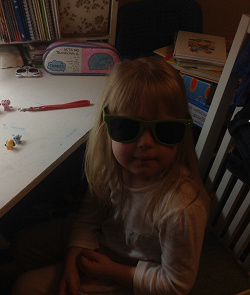 Отдается в дар «Складывающиеся детские очки от солнца»