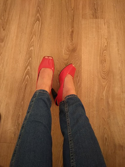 Отдается в дар «Красные туфли — босоножки 35 р»