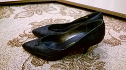 Отдается в дар «Туфли женские 38,5 размер»