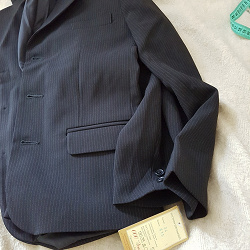 Отдается в дар «новый школьный пиджак 34 р-р»