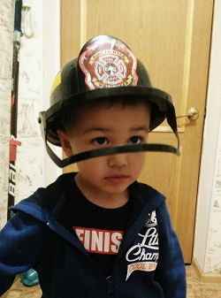 Отдается в дар «игрушечный шлем пожарника»