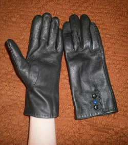 Отдается в дар «перчатки кожаные зимние»