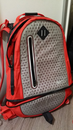 Отдается в дар «Красный рюкзак Nike»