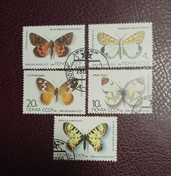 Отдается в дар «Красная Книга СССР. Бабочки. Почтовые марки.»