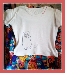 Отдается в дар «Укороченная футболка с котом Саймона с:»