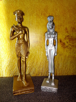 Отдается в дар «Две египетские фигурки»