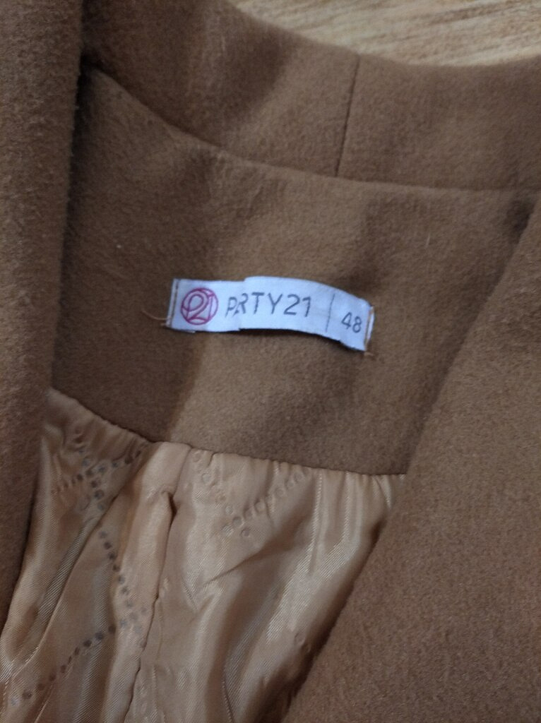 пальто 48 р-р в дар (Омск, Оренбург, Новосибирск). Дарудар