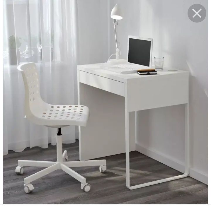 Стильный письменный стол Микке от ИКЕА (IKEA)