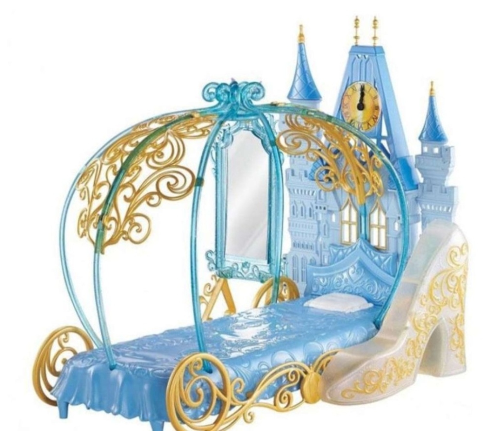 Золушка в постель. Cinderella кровать Дисней Маттел. Кровать карета принцессы Золушка. Кровать карета для куклы Золушки Дисней. Кровать карета Золушка.