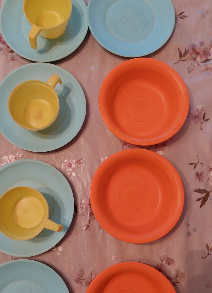 Посуда для дачи, пластик в дар (Москва). Дарудар