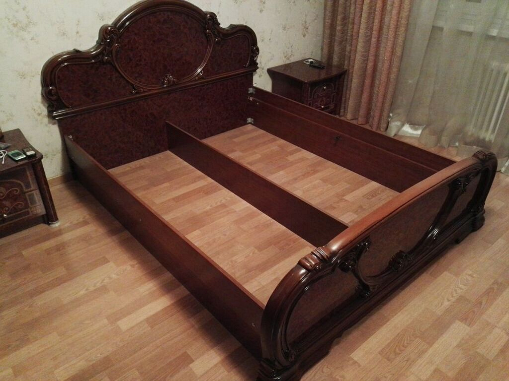 Продать кровать б у. Двухспальная кровать б/у. Двуспальные кровати даром. Кровать длина 200. Двуспальная кровать с матрасом даром в Москве.