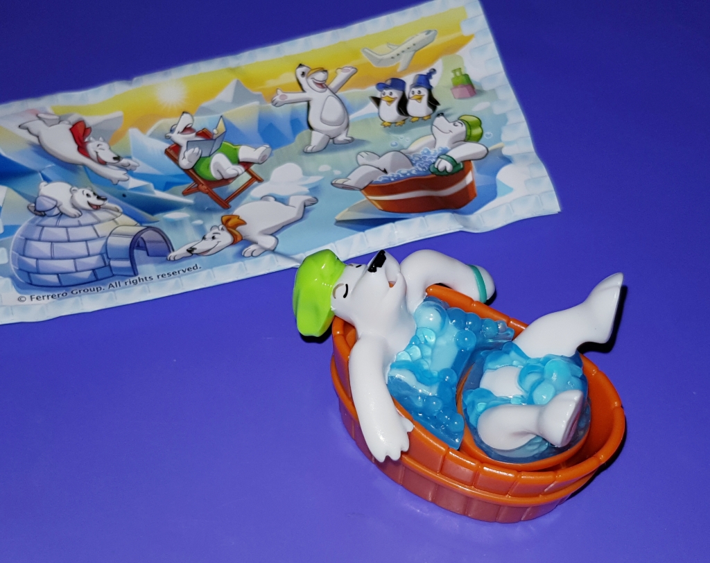 Киндер макси хэллоуин игрушки. Киндер. Шоколадное яйцо киндер сюрприз макси 220г. Киндер макси снеговики. Киндер макси игрушки.