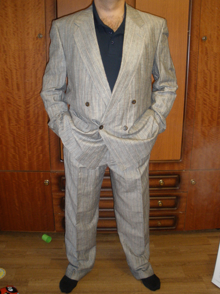 Мешковатый костюм мужской. Мешковатый пиджак мужской. Мужчина в мешковатом костюме. Мужской костюм 52 размер