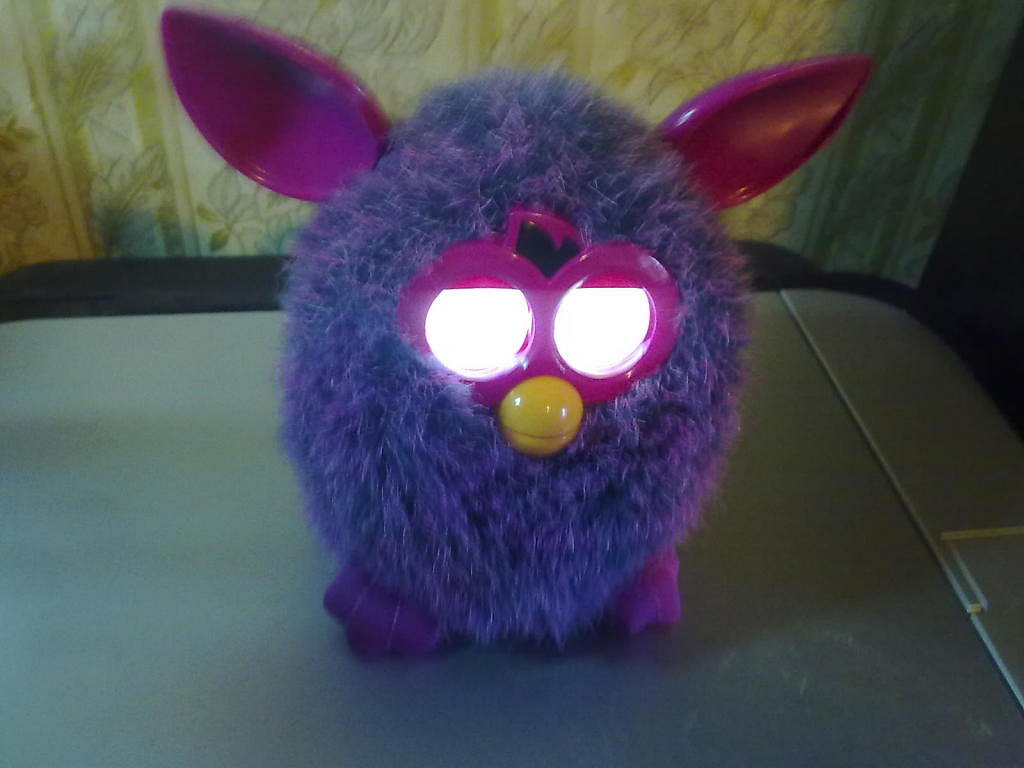 Игрушка похожая. Игрушка Сова от Хасбро. Игрушки похожие на сову. Сова с ушами игрушка. Интерактивная игрушка похожая на сову.