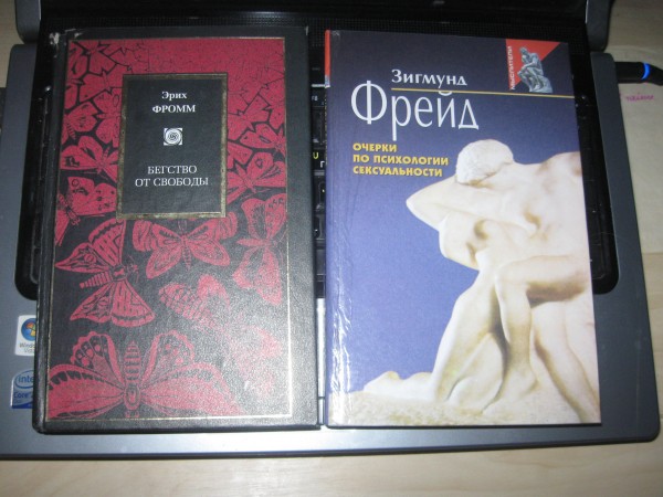 Книги росса. Буковски с женой. Осмотр на месте Лем.