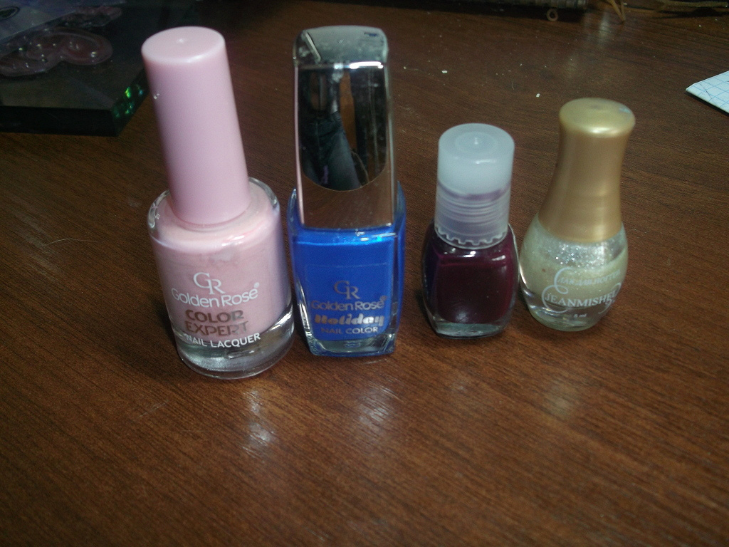 Самый дешевый лак. Масло для кутикулы фото. Самый дешевый лак. Как пользоваться маслом для кутикулы. Малиновый лак для ногтей.