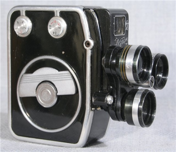 Камера 8мм. Кинокамера Кама 8мм. Кинокамера 8 мм СССР. Портативная 8 мм кинокамера 1928.