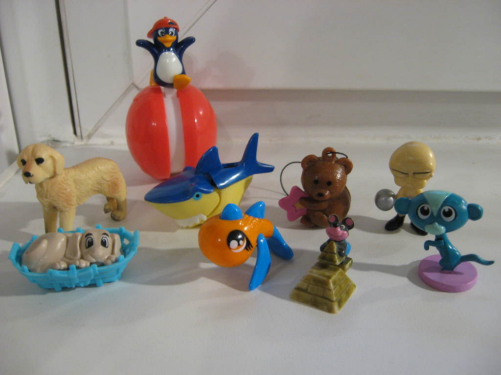 большой киндер сюрприз что внутри. киндер большой коллекция. игрушка в большом киндере. что попадается в большом киндере. яйцо kinder сюрприз maxi 220г.