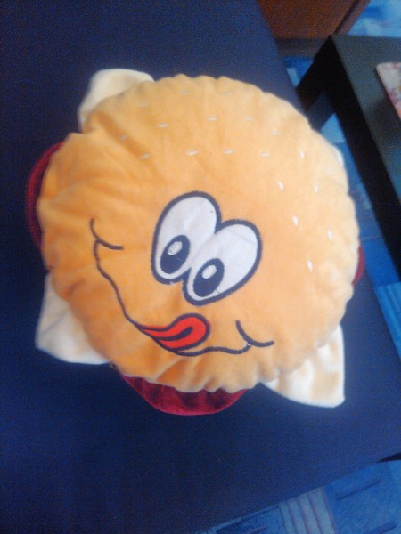 Подушка гамбургер (незаменима в офисе) в дар (Санкт-Петербург). Дарудар