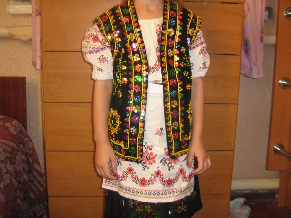 Благодарность за дар «Расшитый костюм Украинский для девочки». Дарудар