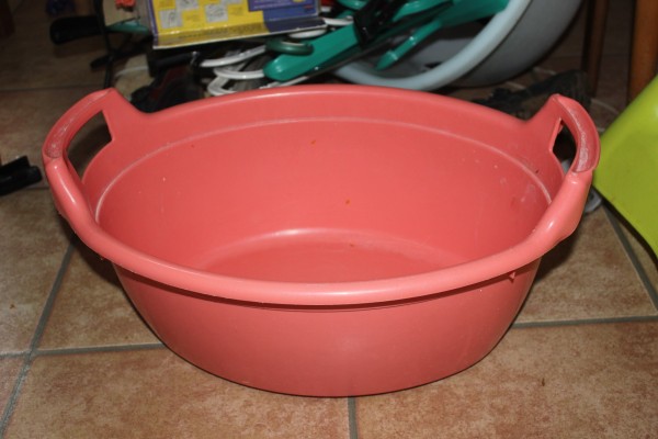 желтый тазик. таз пластиковый с выемкой. таз пластик 22л. тазик для туалета взрослых. тазик тольятти.