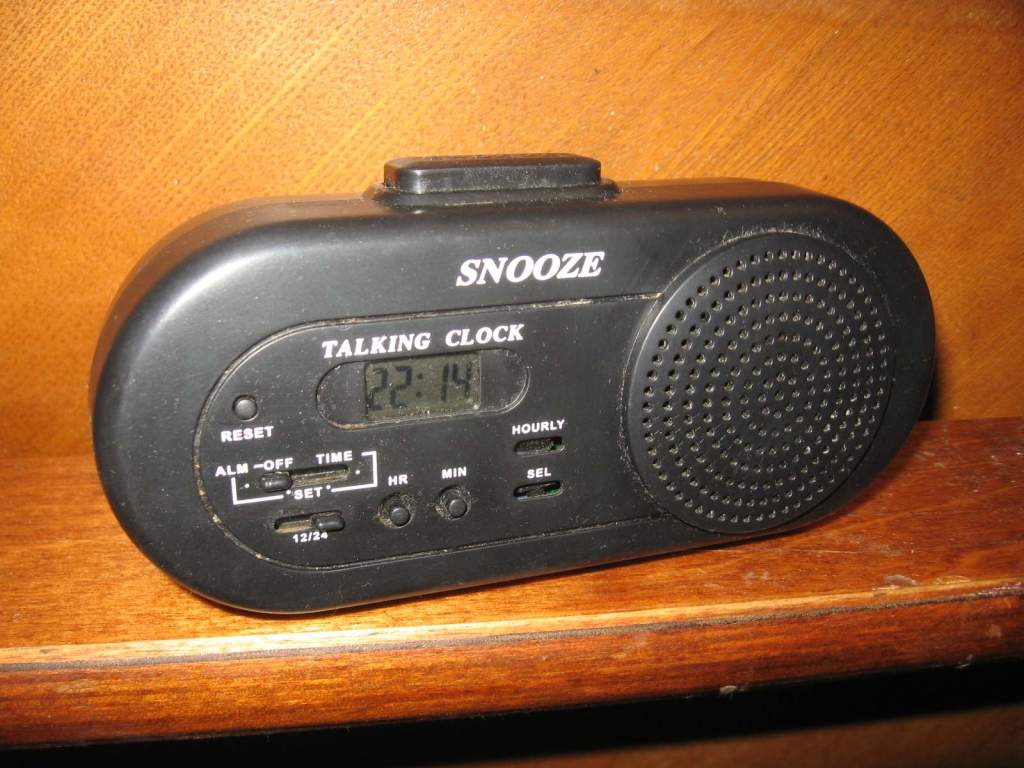 Как настроить часы snooze. Часы Snooze talking Clock. Часы Snooze 90х. Говорящие часы Snooze talking Clock. Приемник Snooze Hyundai model h-1526.