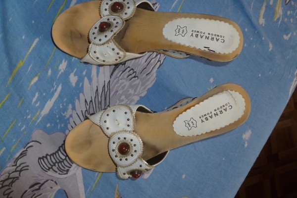 Шлепки в дар (Киев). Дарудар