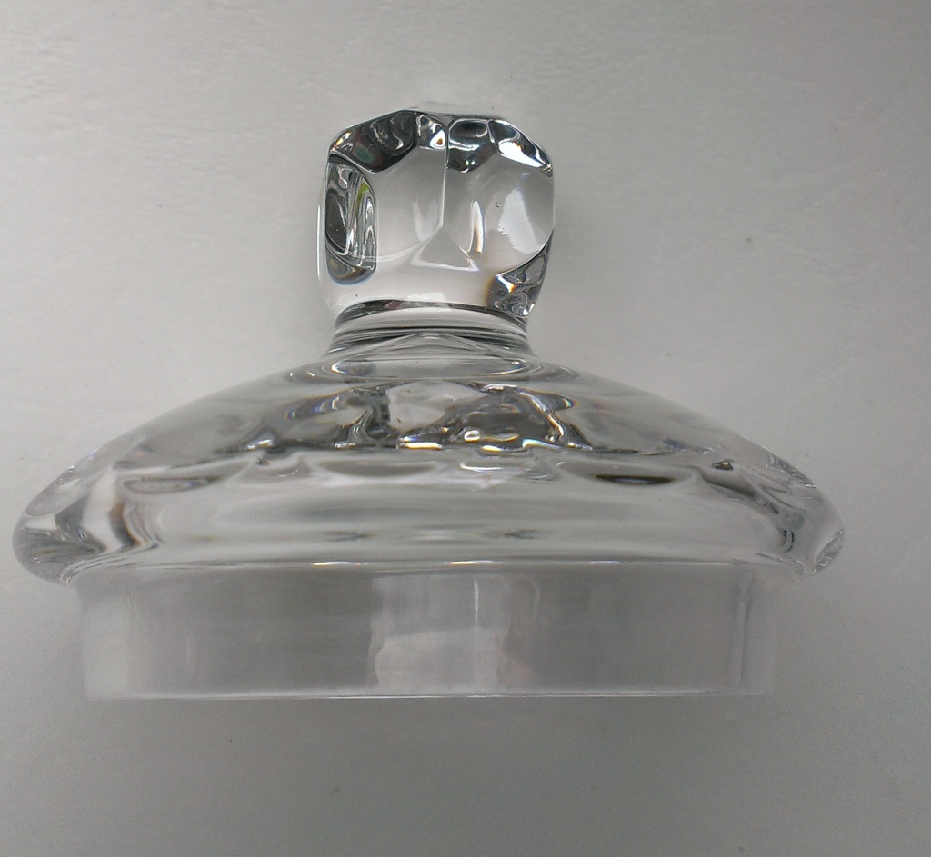 пласт. крышка в графине. графин граненый с крышкой. графин с крышкой. крышка в графине.