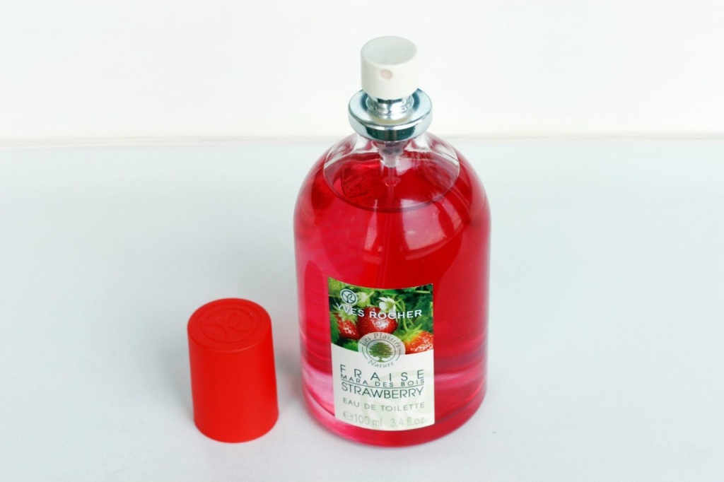 Yves rocher духи земляника. Духи ив роше strawberry. Духи запах земляники. Земляничные духи yves rocher. Ив роше клубничные духи.