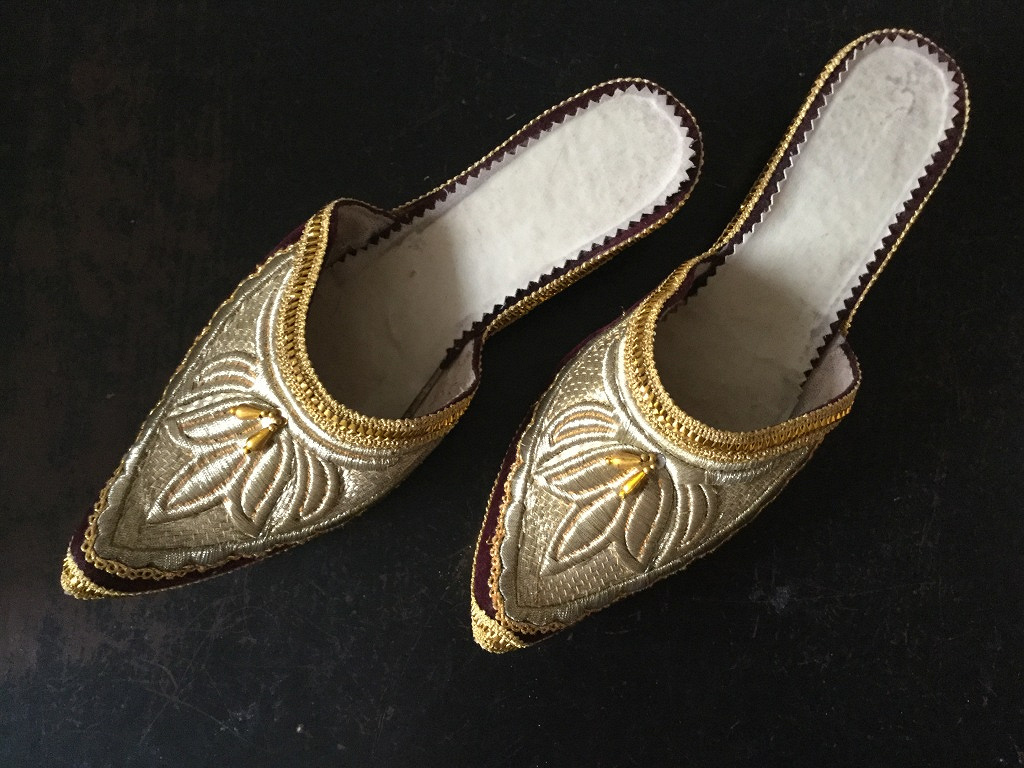 восточные туфли. турецкие тапочки басак. индийская обувь джутти. египетские тапочки аладдина. восточные тапочки с загнутыми.