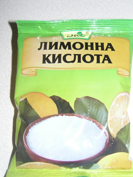 лимонная кислота на белом фоне. грамм лимонной кислоты. 5 гр в чайной ложке. пакет лимонной кислоты. лимонная кислота, 50 гр.