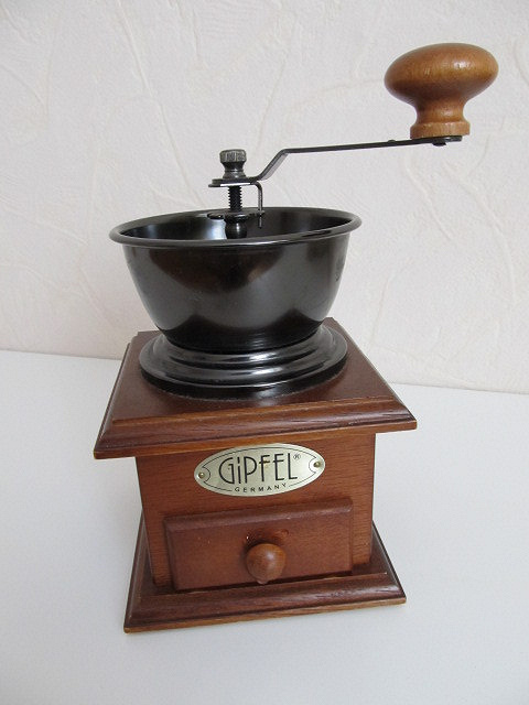 Классическая ручная кофемолка Gipfel в дар (Челябинск). Дарудар