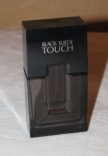 Black touch. Духи Black Suede Touch пирамида. Avon Black Suede Dark. Туалетная вода Black Suede Dark. Туалетная вода эйвон мужские в черном.