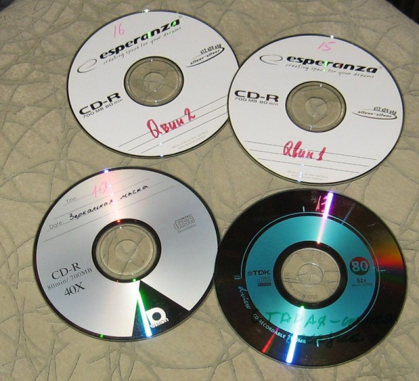 Продажа сд. Музыкальные СД диски. СД Р диск. Коллекция СД дисков. Компакт диски с фильмами.