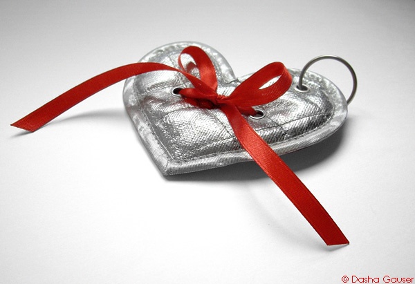 Подарок от чистого сердца. Открытки с розами. Цветы в подарок. Надпись от чистого сердца. Открытка на пакете.