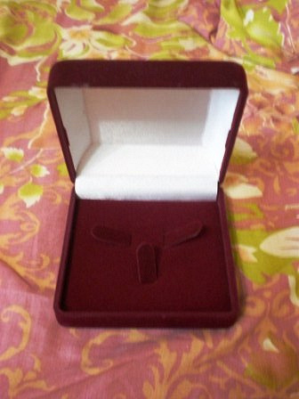 Подарочная коробочка для браслета, серег, кольца, запонок, броши, кулона / 9 х 7 х 3 см