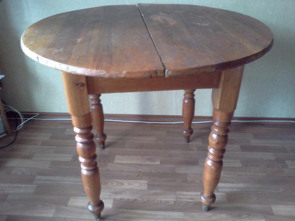 Куплю стол обеденный б у. Старый круглый стол раскладной. Круглый стол с резными ножками. Старый деревянный круглый стол. Старый круглый стол раздвижной.