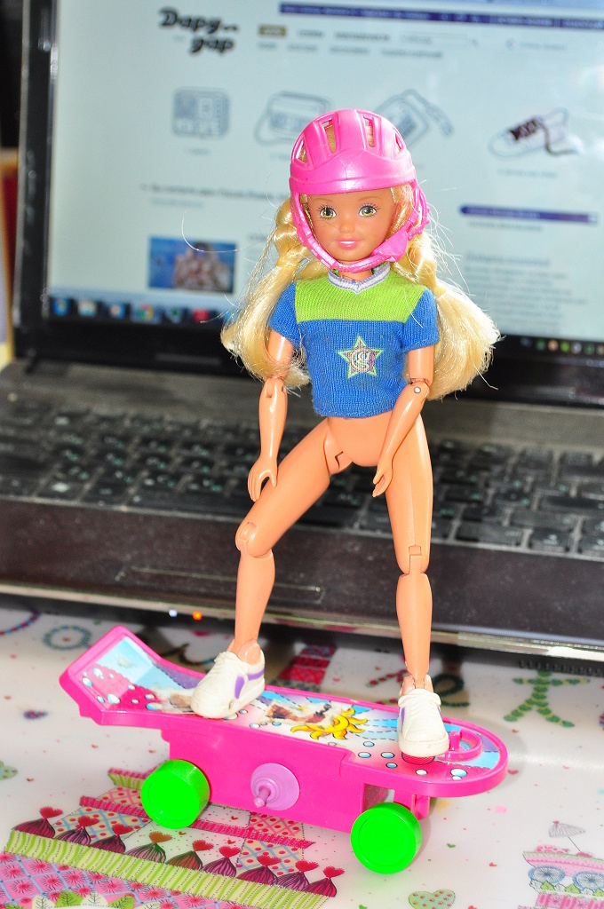 Кукла стейси самокат. Кукла скейта. Кукла скейта. Кукла barbie безграничные движения спортсменка, 29 см, dvf68. Кукла барби скейтбордистка.