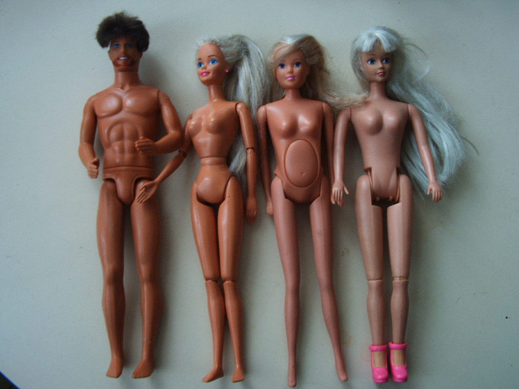 Барби и не только(или 6 голых женщин и мужчина