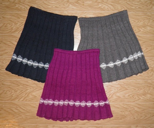 Юбочка для девочки спицами. Вязаные детские юбки спицами. Вязаные юбочки для девочек. Юбка девочке спицами 3 года. Вязаная юбка для девочки.