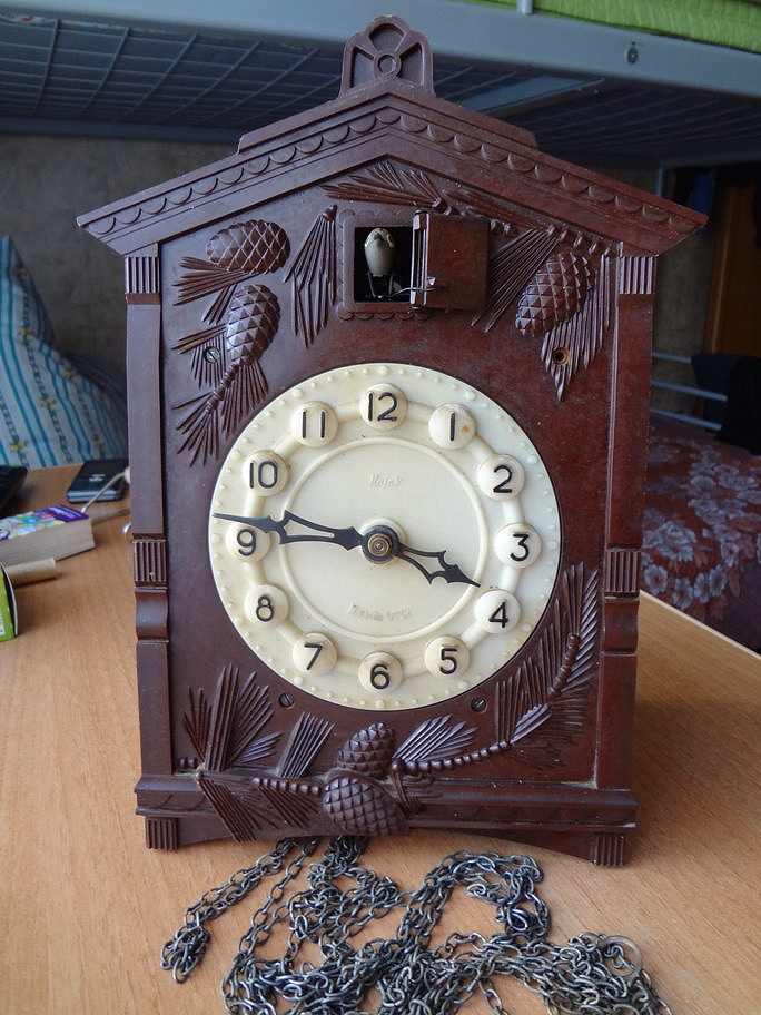 Авито часы с кукушкой. Часы с кукушкой карболит. Часы с кукушкой Kaiser k9503. Часы Маяк 83104 с кукушкой. Часы с кукушкой 19 век.