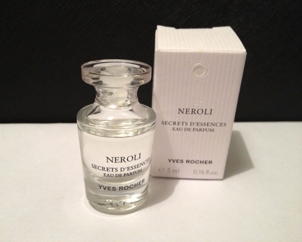 Neroli перевод. Духи Neroli Yves Rocher. Духи Neroli Secrets d'Essences. Нероли духи Ив Роше. Yves Rocher чарующий нероли.