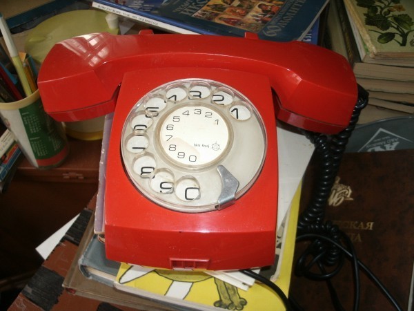 Песня кручу я диск телефона. Дисковый телефон. Советский домашний телефон. Красный дисковый телефон. Детский телефонный аппарат СССР.