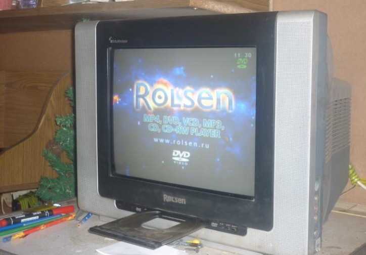 Телевизор диск. Rolsen мультивизор телевизор с DVD. Моноблок