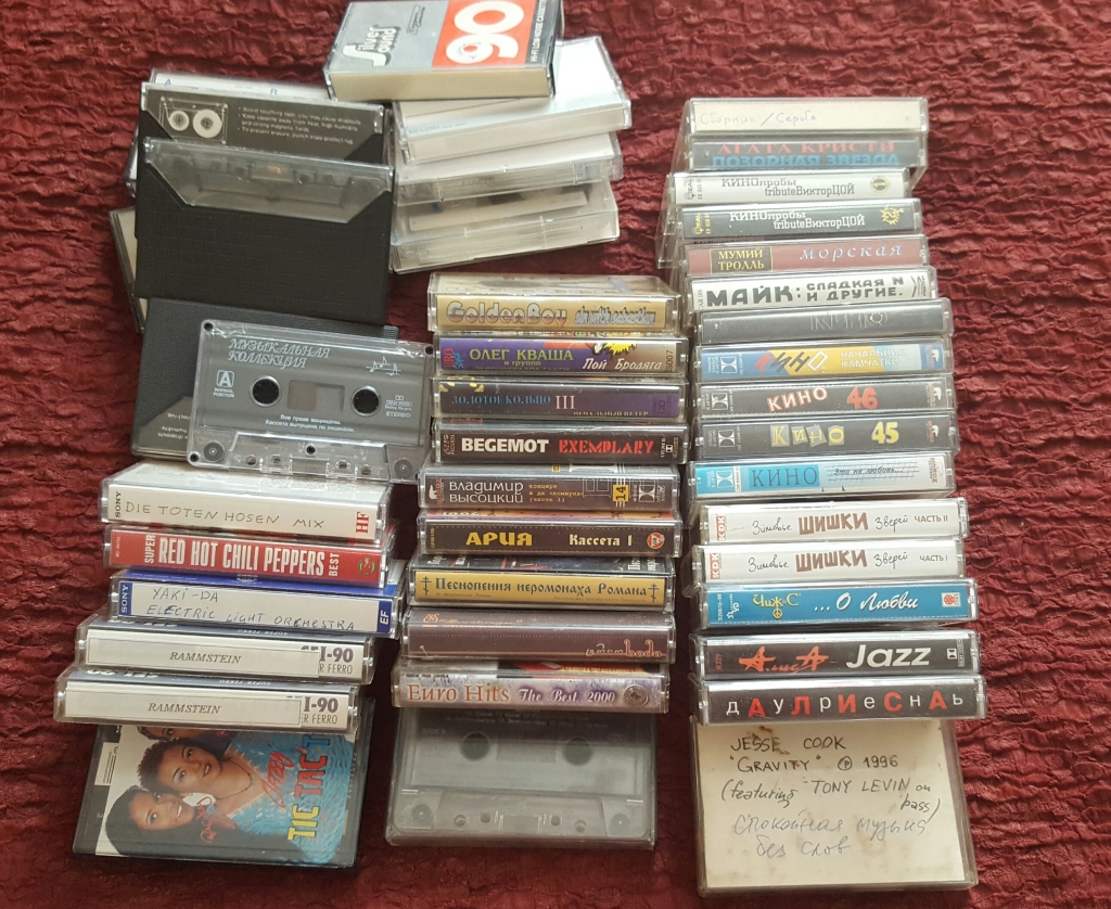День кассеты. Старые аудиокассеты. Кассета музыкальная. Старые видеокассеты. Самые красивые аудиокассеты.