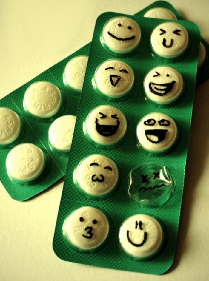 Таблетки смеха. Веселые таблетки. Смешные таблетки. Таблетки приколы. Ржачные таблетки.