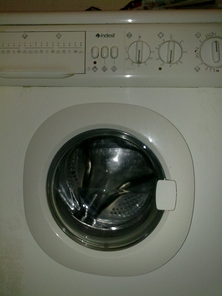 Остановилась стиральная машина индезит. Стиральная машина Индезит 2000г. Стиральная машинка Индезит 2000 года.