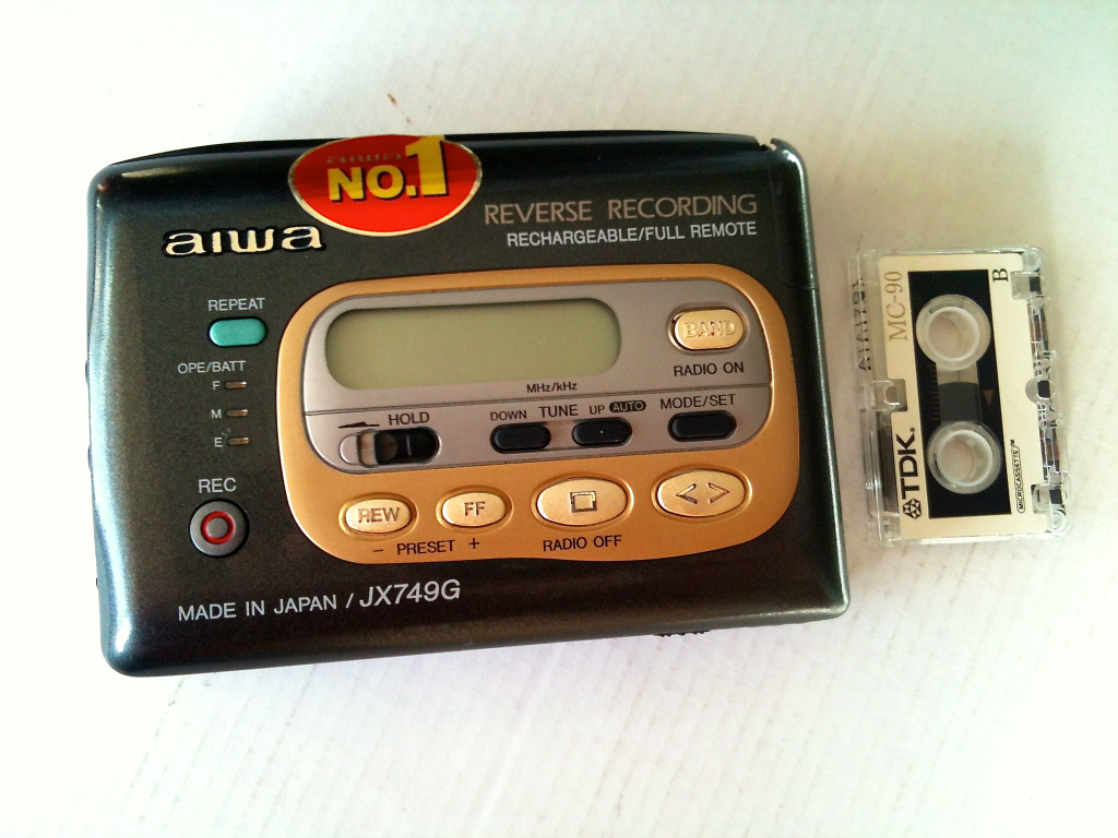 Плеерок1 ком. Aiwa кассетная магнитола. Плеерок плеерок. Айва кассетная магнитола с CD И радио. Кассетная магнитола купить в Москве в наличии Sound Master.